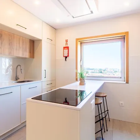 3br W River Views By Metro By Lovelystay * 빌라노바데가이아