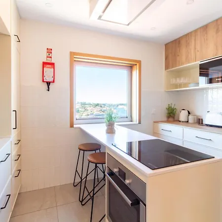 3br W River Views By Metro By Lovelystay