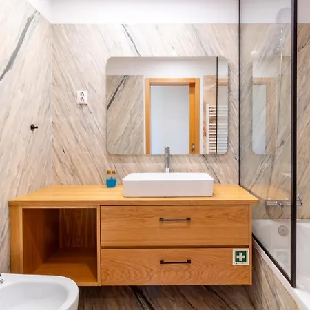 3br W River Views By Metro By Lovelystay