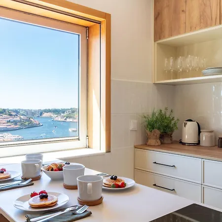 아파트 3br W River Views By Metro By Lovelystay 빌라노바데가이아